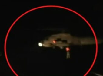 Καρέ-καρέ η διάσωση των δύο εγκλωβισμένων από το φλεγόμενο πλοίο (video) – Ελλάδα