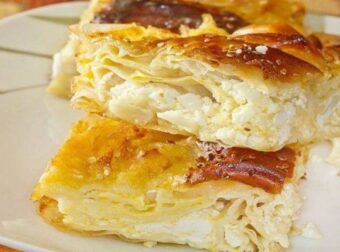 Πανεύκολη και αφράτη τυρόπιτα με σόδα έτοιμη σε λιγότερο από 10' – Συνταγές