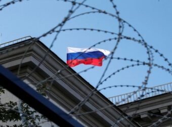 Με το δάχτυλο στη σκανδάλη: Η Ρωσία εκκενώνει την πρεσβεία της στην Ουκρανία! (video) – Κόσμος