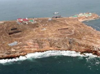 Φιδονήσι: Ποιο είναι το νησί που οι Ρώσοι «γάζωσαν» 13 Ουκρανούς στρατιώτες που αρνήθηκαν να παραδοθούν