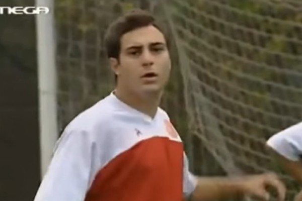 Θυμάστε τον Μήτσο από το «Ευτυχισμένοι Μαζί»; Δείτε πώς είναι σήμερα ο… γιος του Μάκη Κοτσάμπαση – Retromania