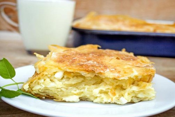 Αφράτη και λαχταριστή τυρόπιτα του 10λεπτου – Συνταγές