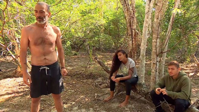 Survivor 5: Οι συμπαίκτες της Κουρεντή την έκραξαν άσχημα – «Το μόνο που κάνει είναι να στέλνει φιλάκια» – Survivor