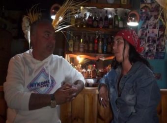 Εποχική εργαζόμενη στη Μύκονο κοιμόταν στο αυτοκίνητο επί τρεις μήνες γιατί την έβαζαν να μείνει σε σπίτι με αρουραίους