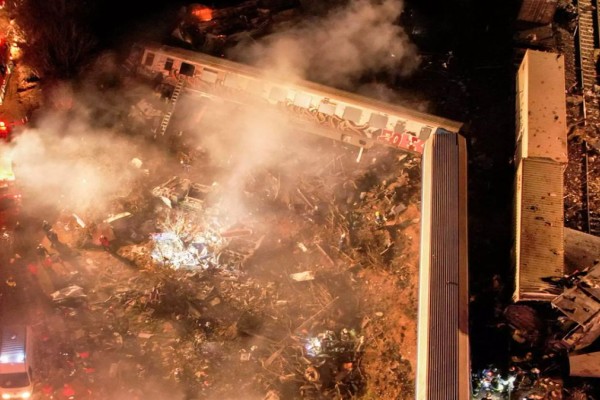 Τέμπη: «Άγνωστο» το ξεκίνημα της φωτιάς – Το πόρισμα της Πυροσβεστικής